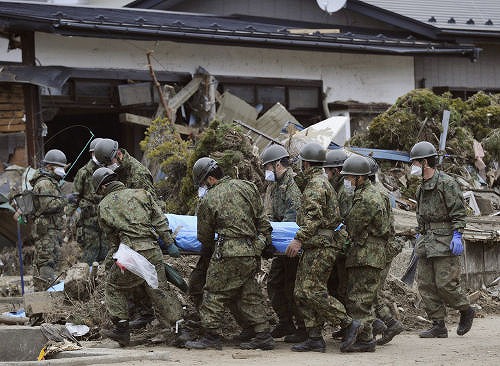 自衛隊さん、ありがとう！東日本大震災での災害救助風景