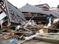 写真は阪神淡路大震災の時のもの。過去の教訓を生かし、災害に備えましょう！