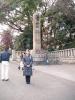 靖国神社の大鳥居前にて。