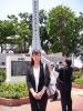 旧海軍司令部壕慰霊前にて
